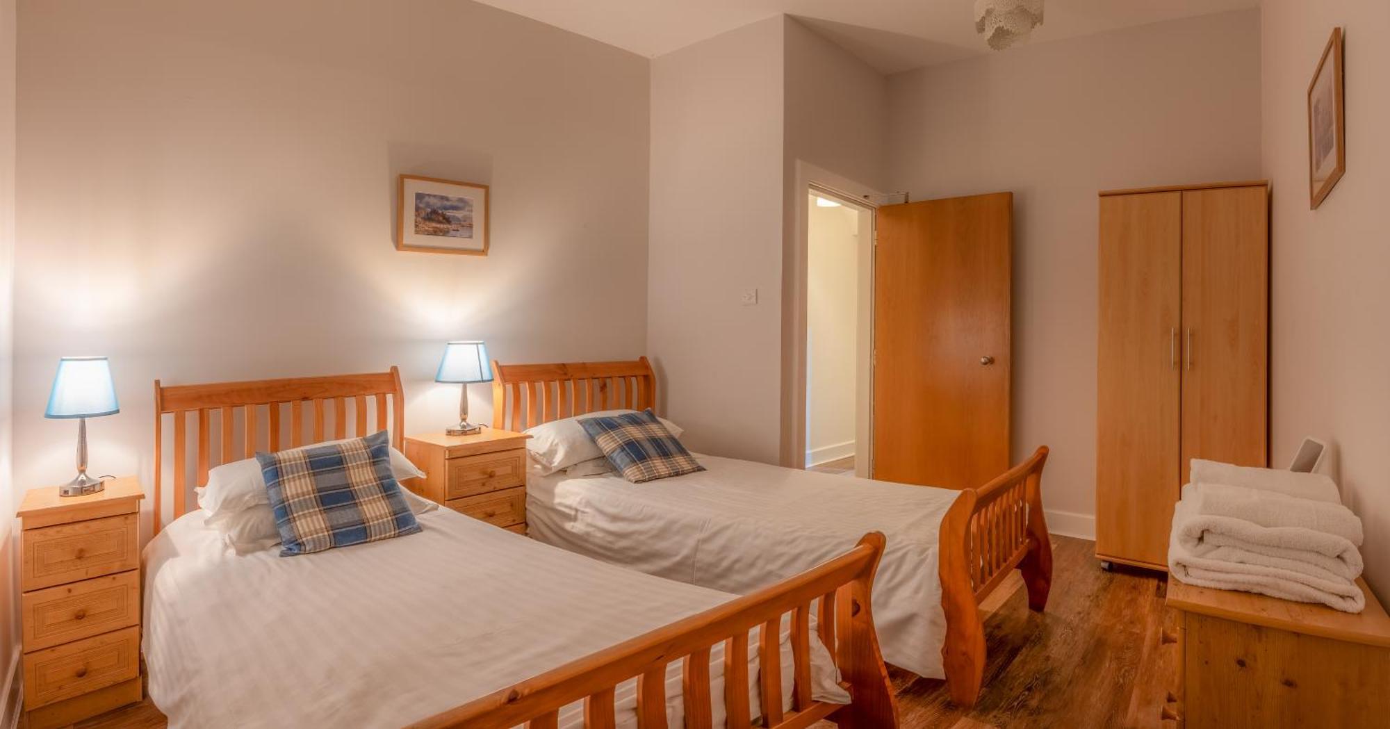 The Caledonian 3 Bedroom Self Catering Apartment In Historic Abbey Fort Augustus Kültér fotó